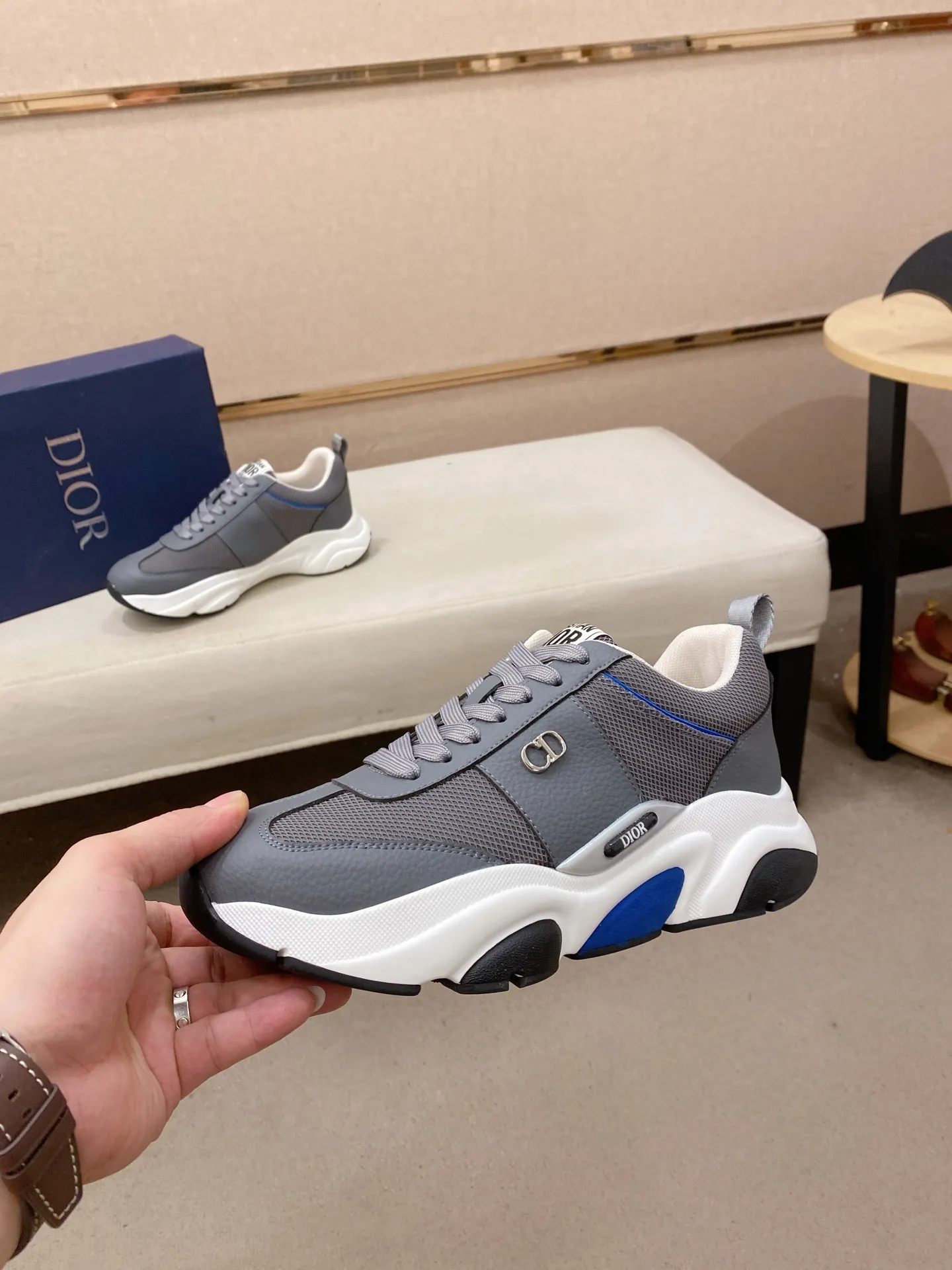 Men's shoes💰 462💰🇮🇹🇮🇹Dior d The new model is on sale at the same time at the counter. The upper 🇮🇹 is imported Italian first-layer cowhide, and the lining is fully imported sheepskin 💪💪. It is a complete 1⃣️ to 1⃣️ replica 🇮🇹💪💪, ⚠ Sole: The original sole is specially provided by the original factory. The exclusive movable molded sole is super comfortable. ⚠Original factory single goods, 🔍🔍high quality, you can enter and leave the counter at will, welcome to compare⚠. Code number: 38-44. Can be customized 45-46.